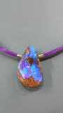 Boulder Opal mit 750 Gold