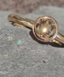 Ring in 585 Rotgold mit cognacfarbenen 1ct Brillant