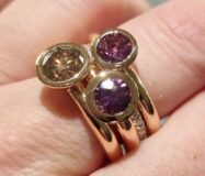 Ringe aus Rotgold mit Saphiren und Brillanten