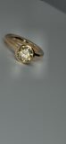 Solitairering mit cognacfarbenem Brillanten